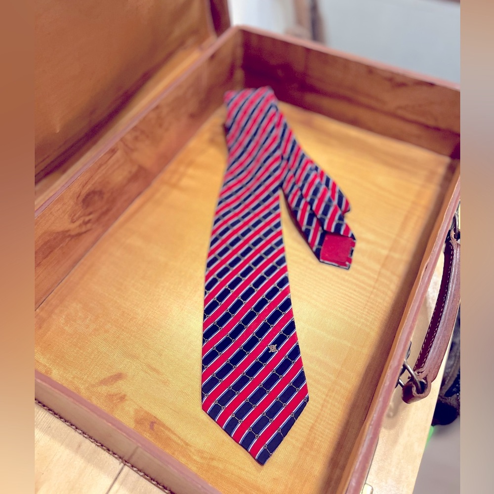 Slim vintage Celine Paris tie in exceptional quality, silk